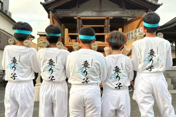 だんじり祭・乗り子のおそろいオリジナルロングTシャツ作成事例｜筆文字「乗り子」×フルカラー転写